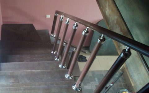 Лестница с ограждениями из нержавейки в Подольске